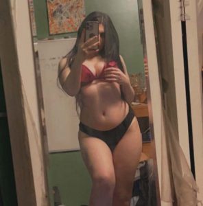 Jolie pétasse lubrique cherche l'éclate